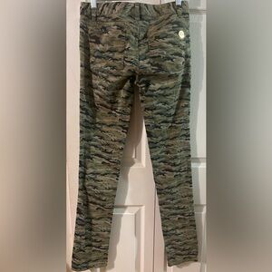 Tory Burch Straight Leg Jeans Camo Print Tory Burch Logo Size 28 EUC